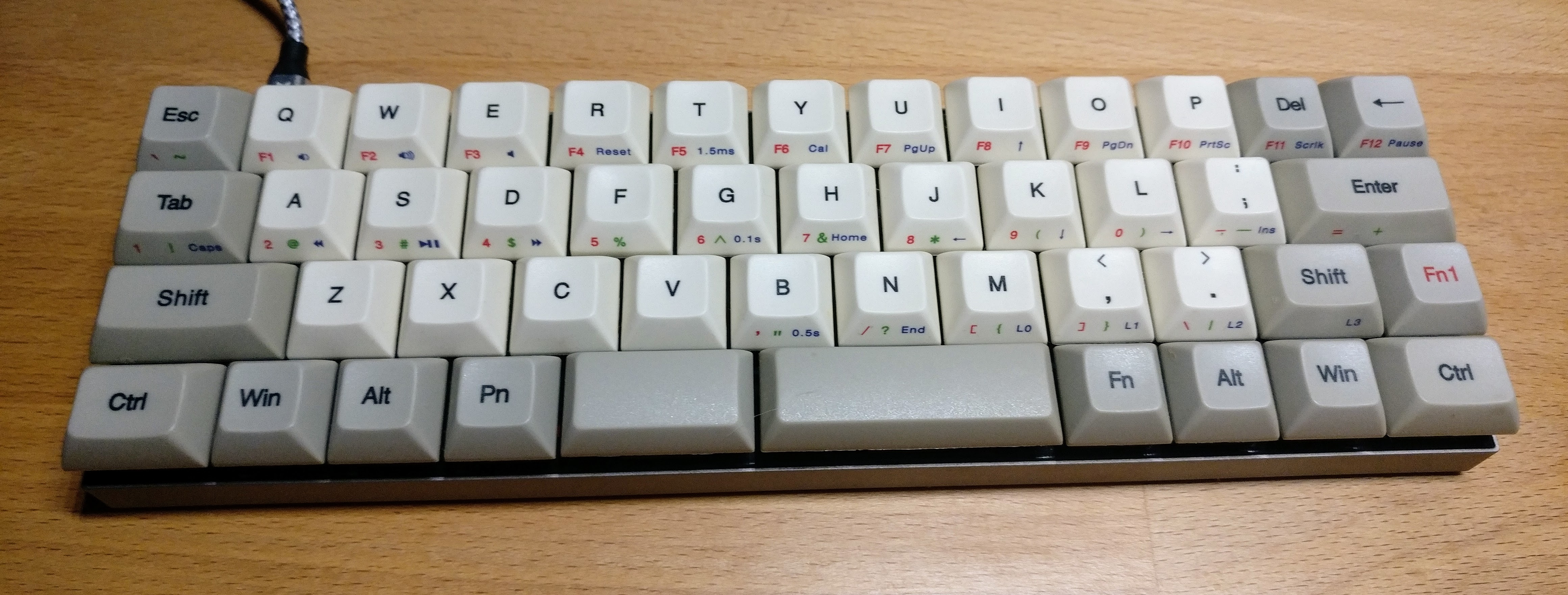 【最適な価格】VORTEX CORE 47keys 英語配列 Cherry MX 静音赤軸 ノートPCケース